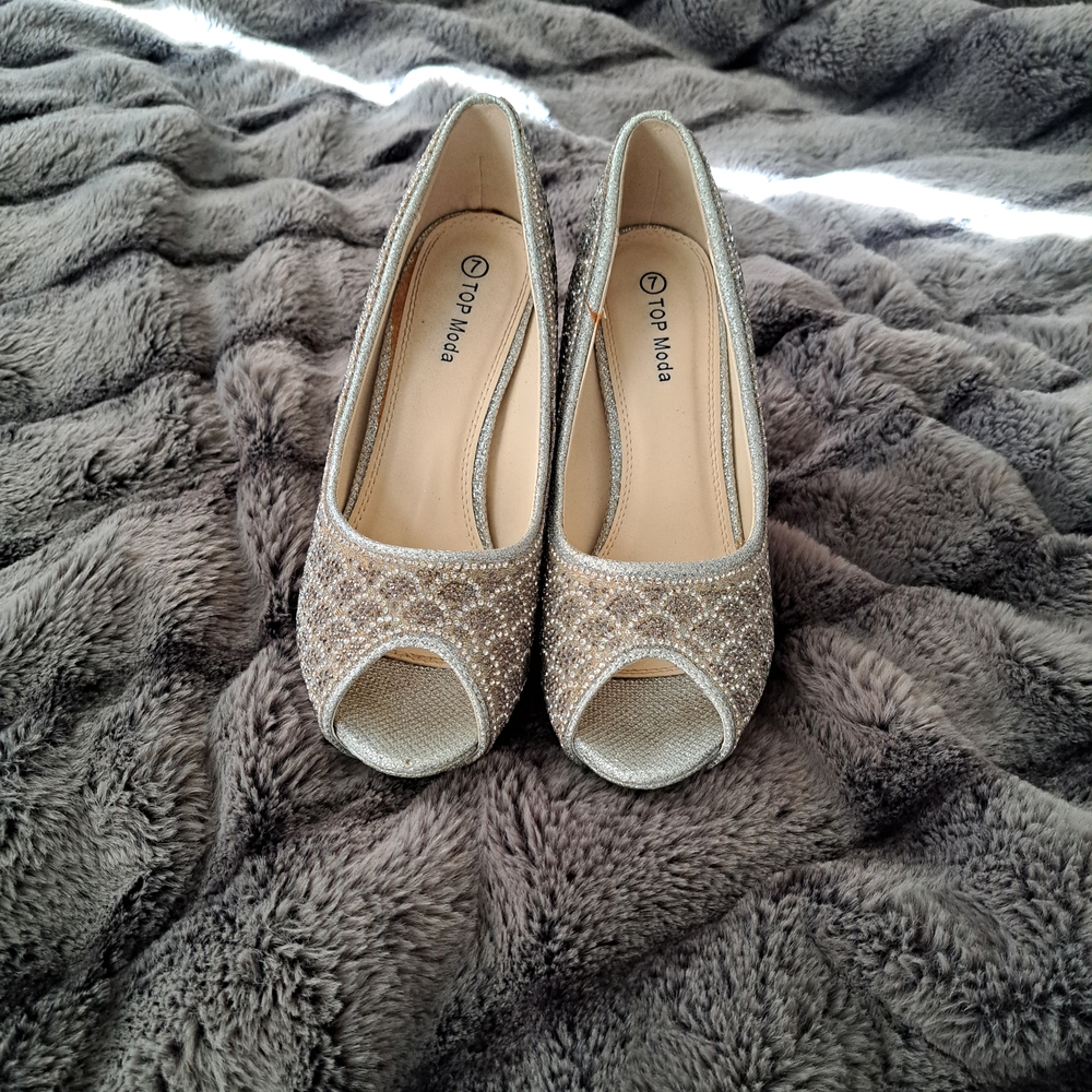 Top Moda Women's Silver Peep Toe Heels